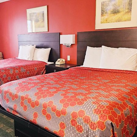 Budgetel Inn & Suites Fort Scott Esterno foto