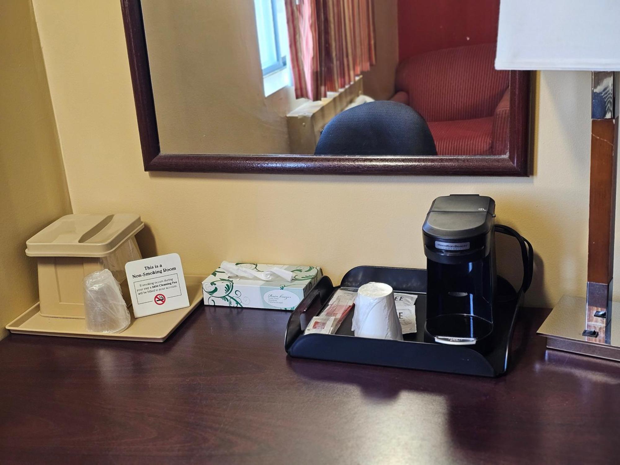 Budgetel Inn & Suites Fort Scott Esterno foto