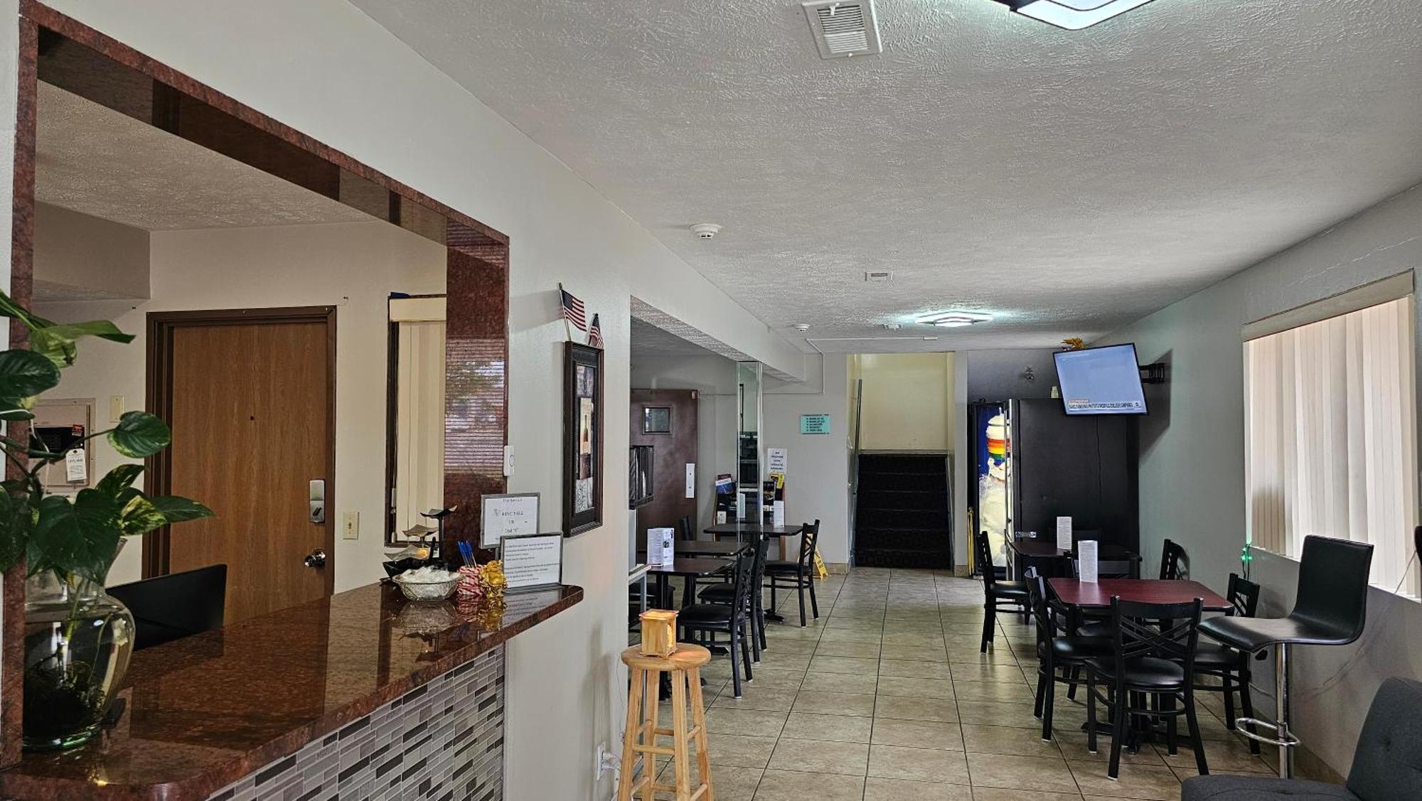 Budgetel Inn & Suites Fort Scott Esterno foto