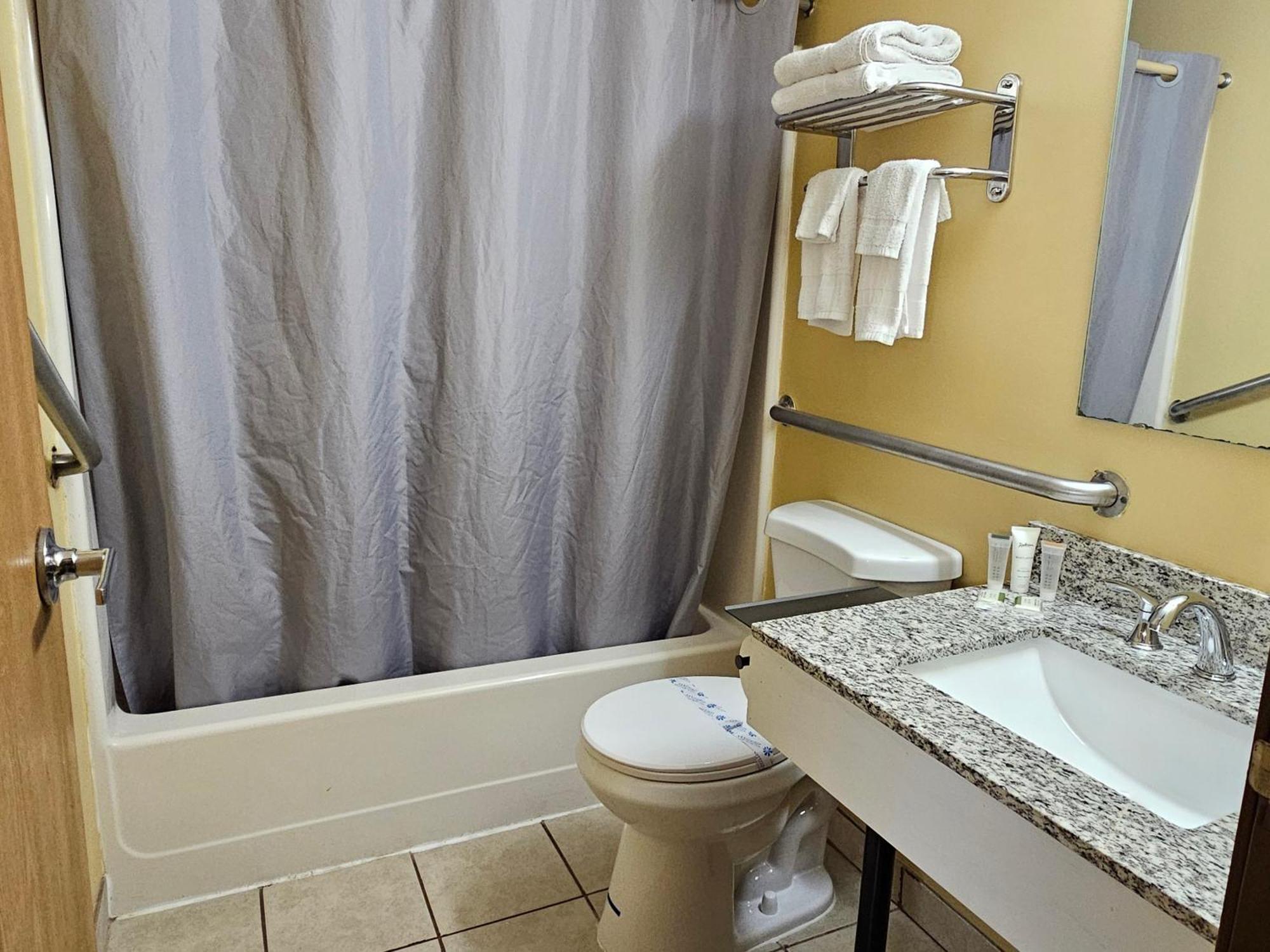 Budgetel Inn & Suites Fort Scott Esterno foto