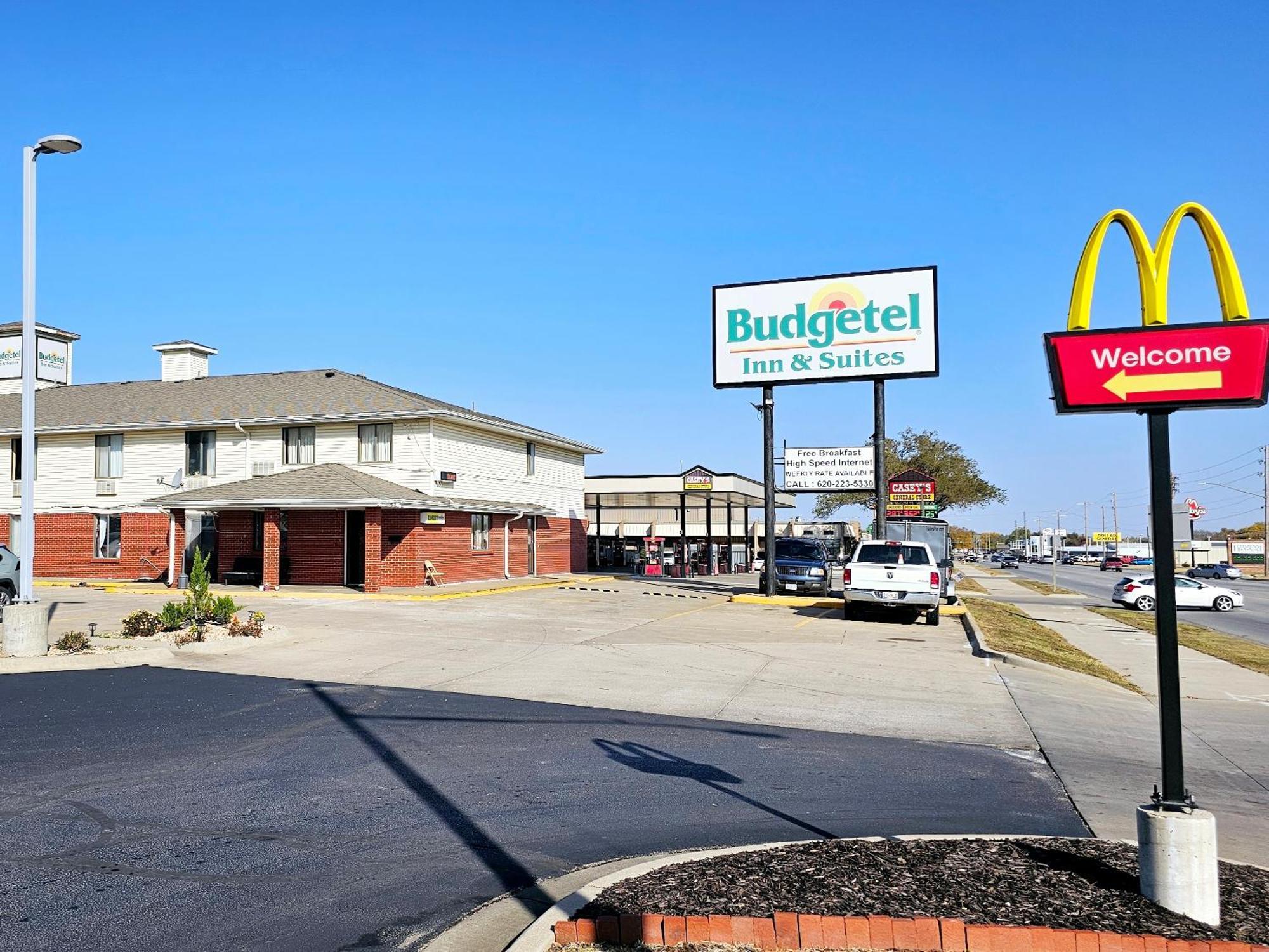 Budgetel Inn & Suites Fort Scott Esterno foto