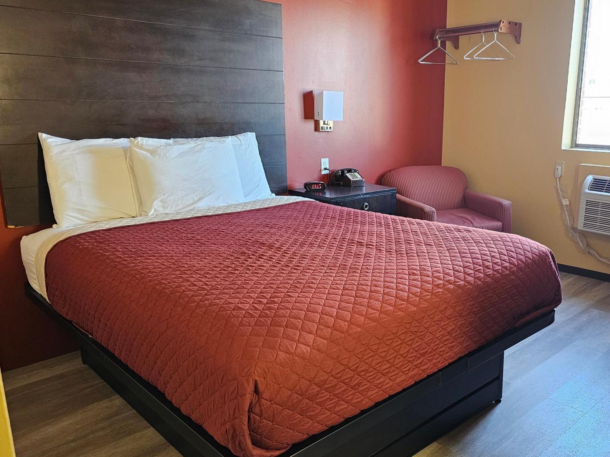Budgetel Inn & Suites Fort Scott Esterno foto