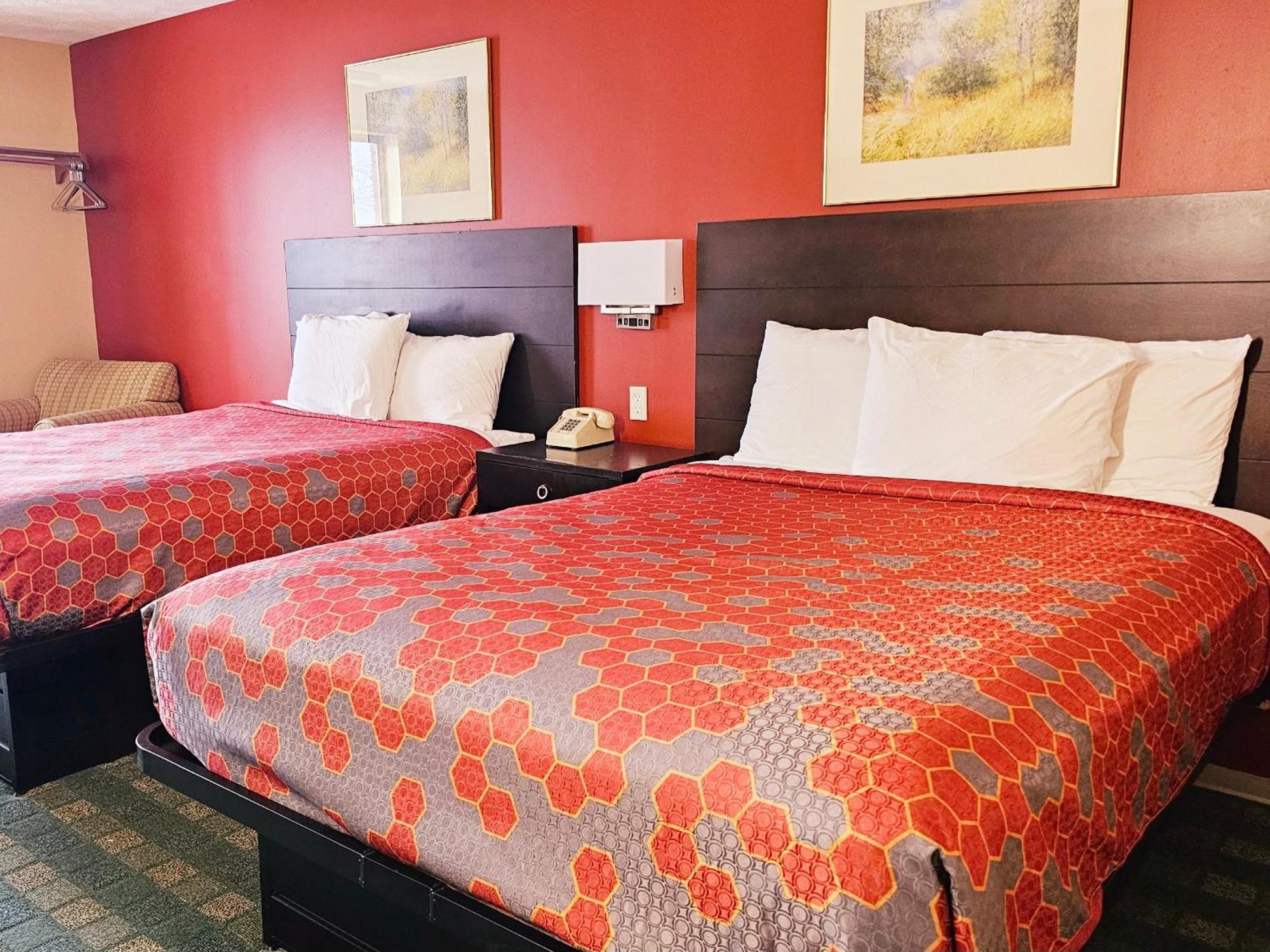 Budgetel Inn & Suites Fort Scott Esterno foto
