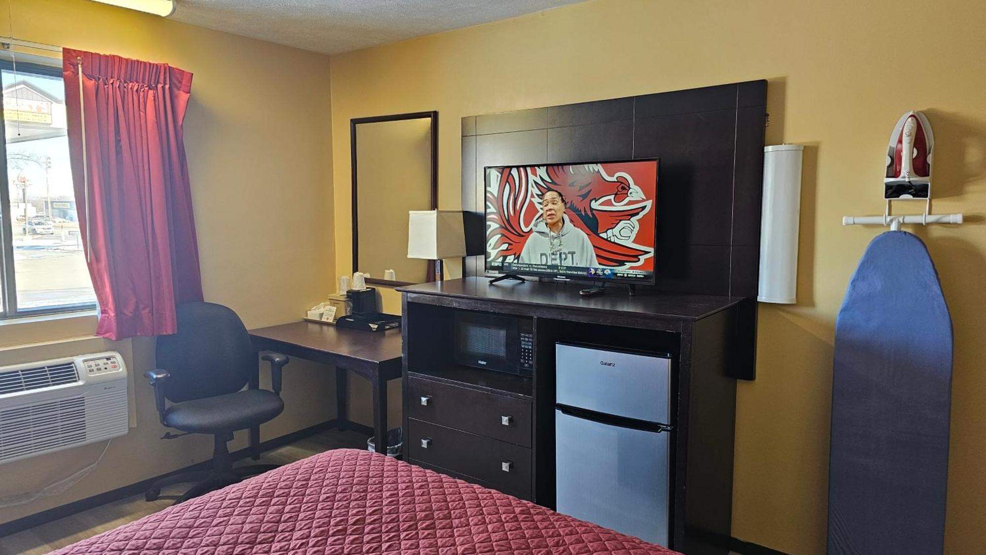 Budgetel Inn & Suites Fort Scott Esterno foto