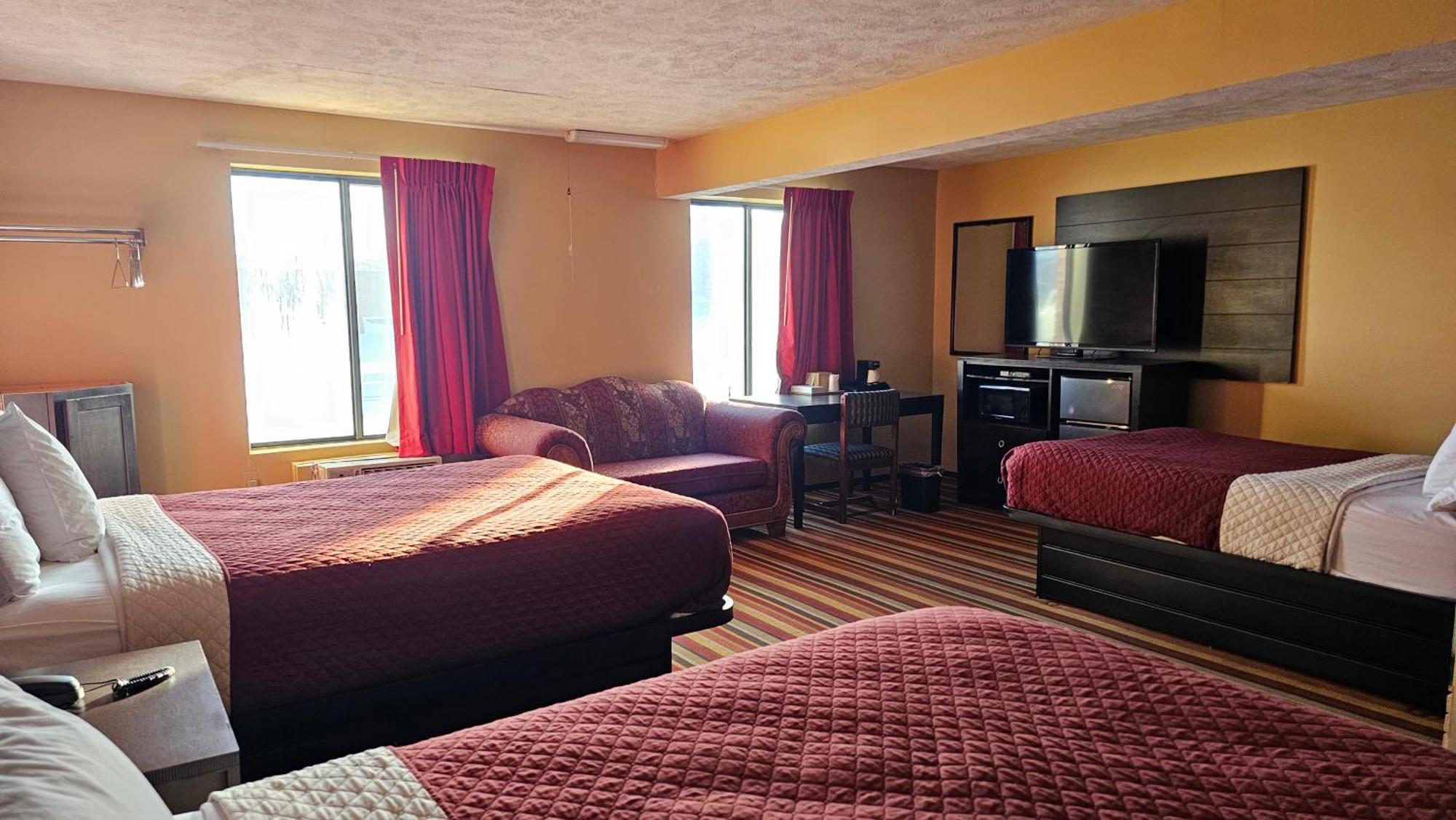Budgetel Inn & Suites Fort Scott Esterno foto