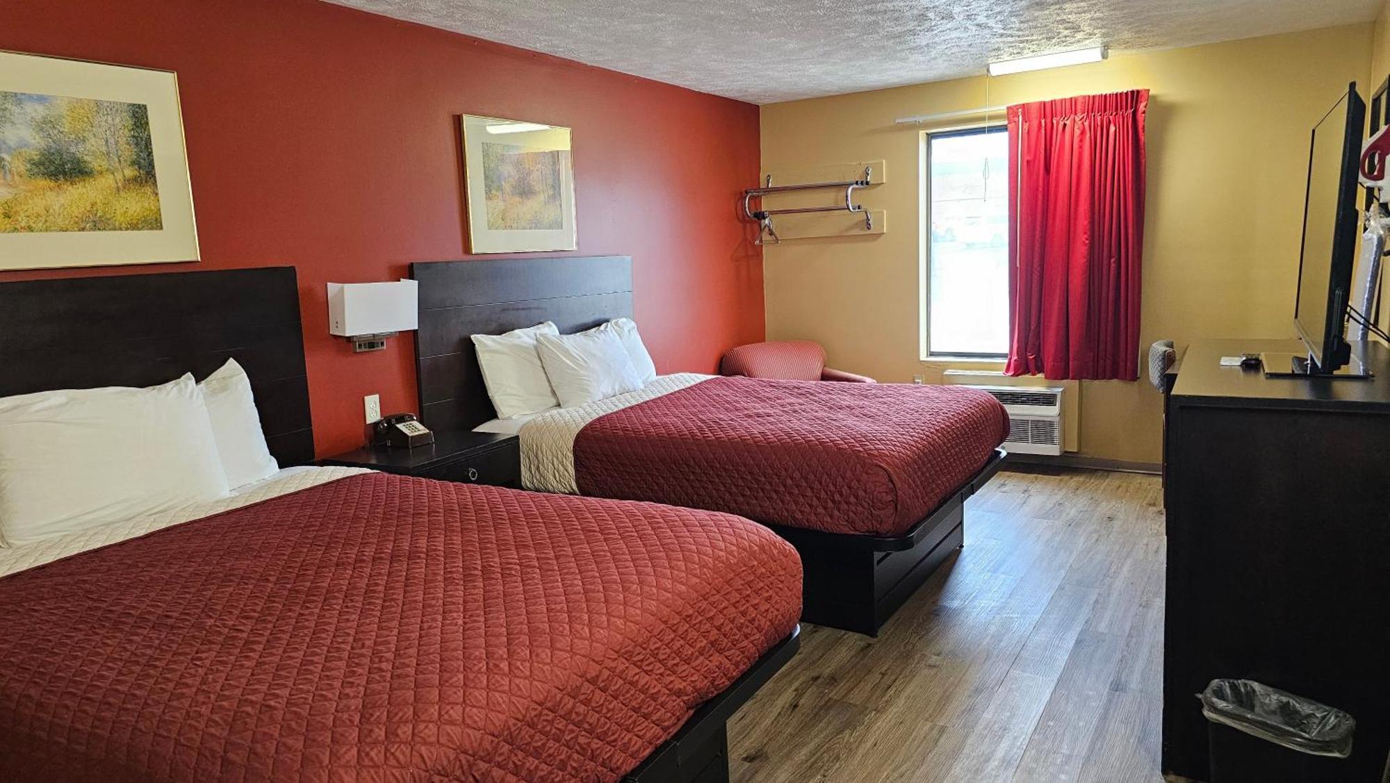 Budgetel Inn & Suites Fort Scott Esterno foto