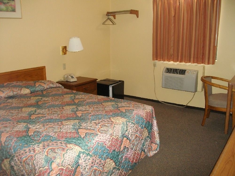 Budgetel Inn & Suites Fort Scott Esterno foto