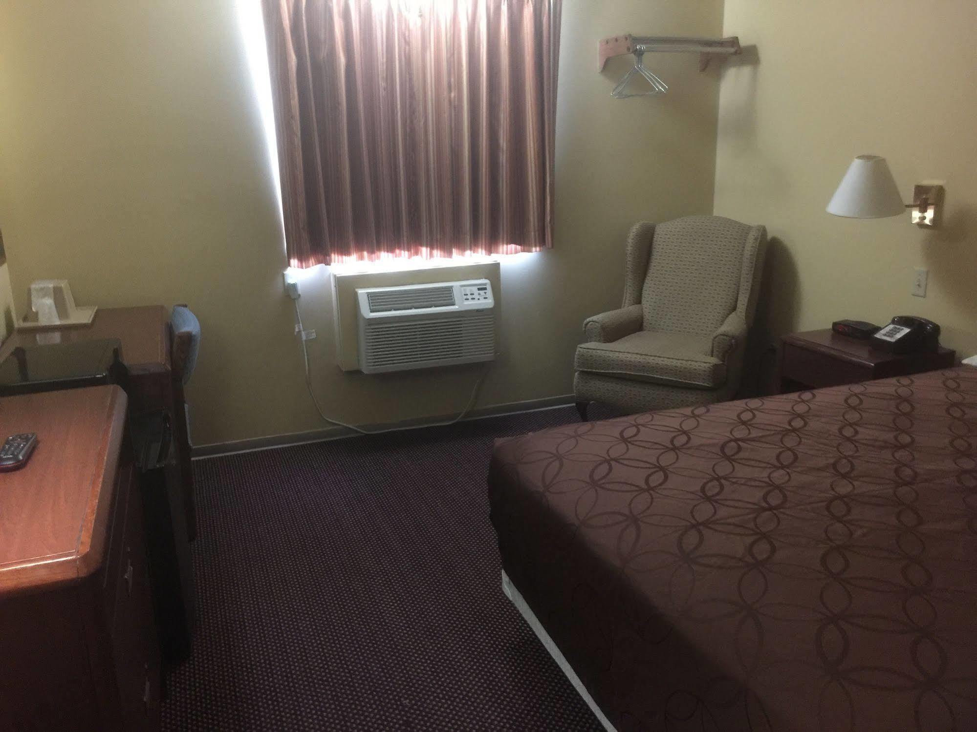 Budgetel Inn & Suites Fort Scott Esterno foto