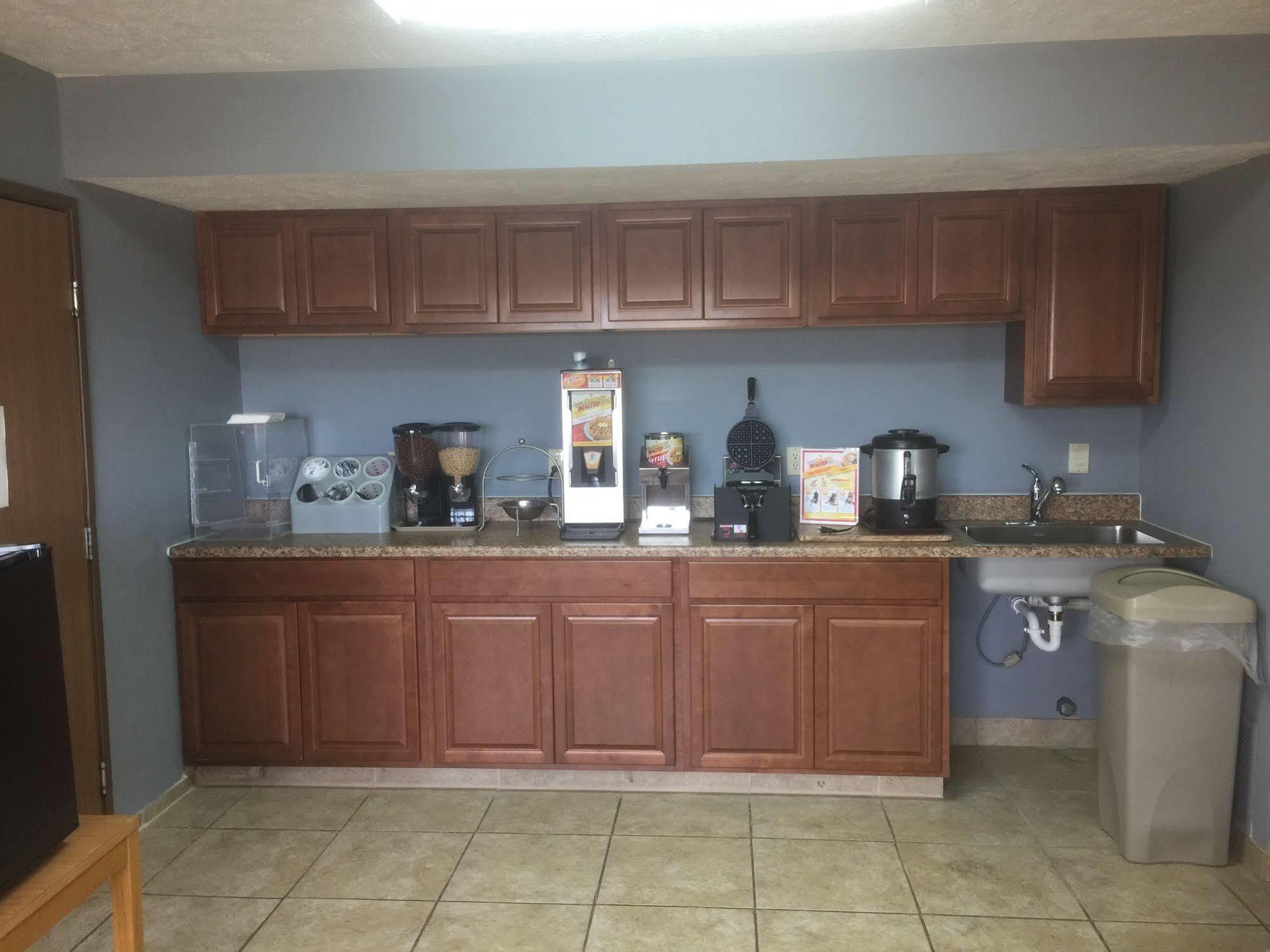 Budgetel Inn & Suites Fort Scott Esterno foto