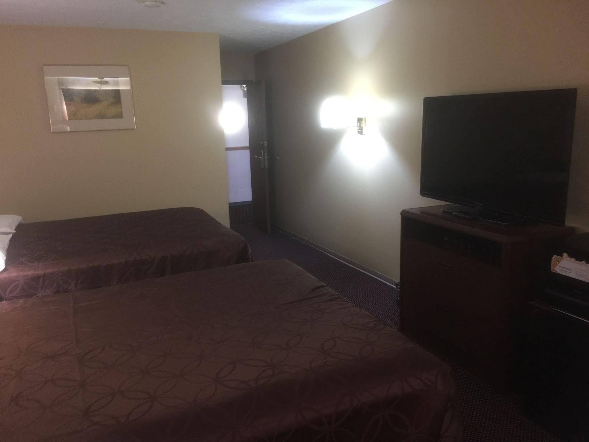Budgetel Inn & Suites Fort Scott Esterno foto