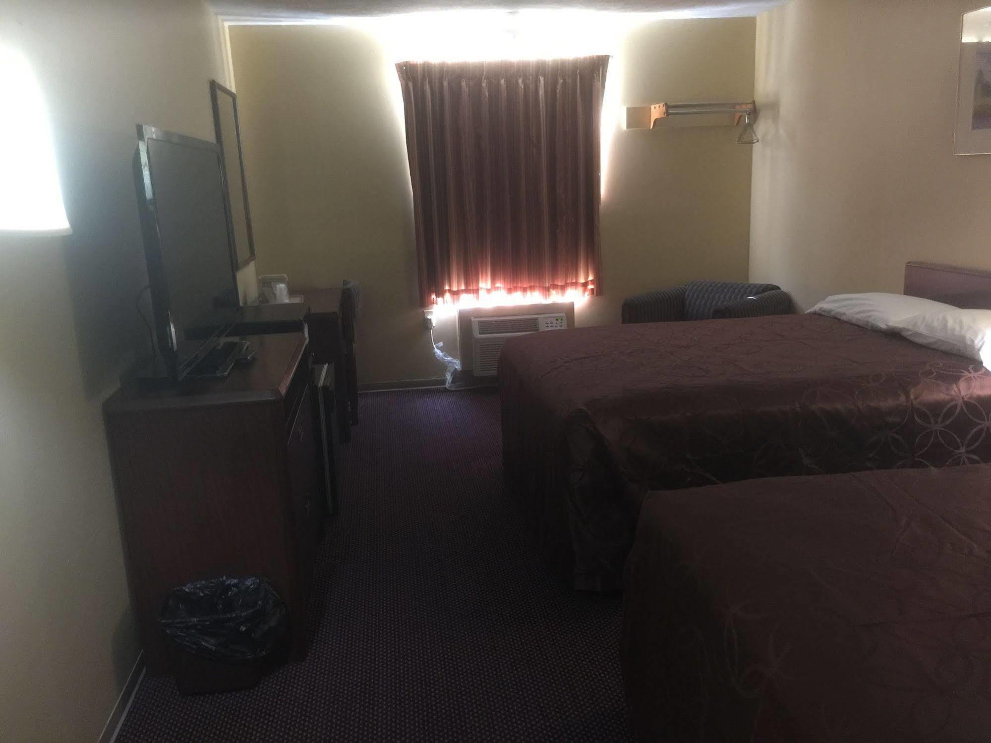 Budgetel Inn & Suites Fort Scott Esterno foto